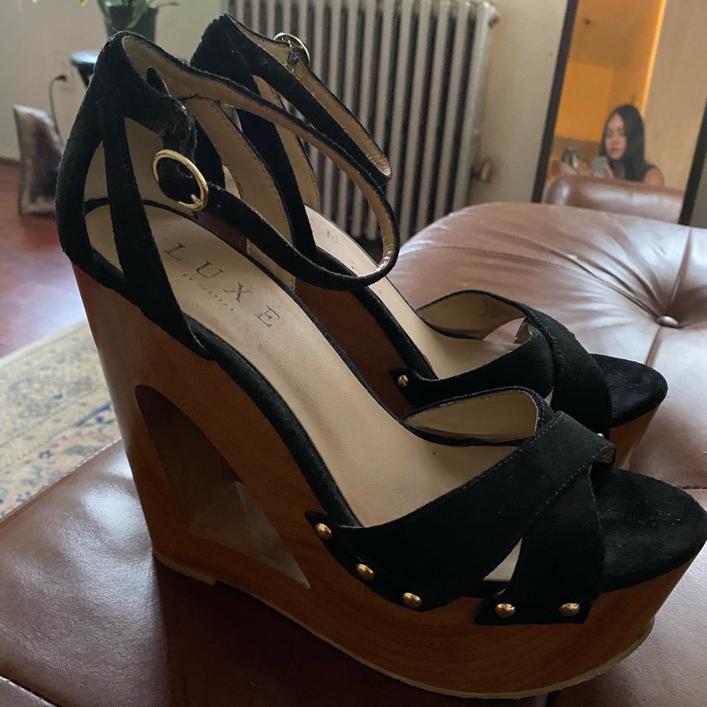 Beautiful platform shoes-8.5